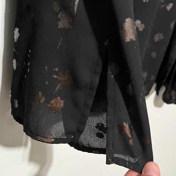 Liz Claiborne Womens Ruffle Blouse L Black Dark Floral Romantic Corporate Goth - Picture 4 of 8